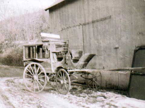 picture of the stagecoach used in early tranportation